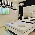 Apartment By The Sea E2 *