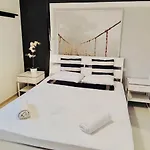 By The Sea E2 Apartment