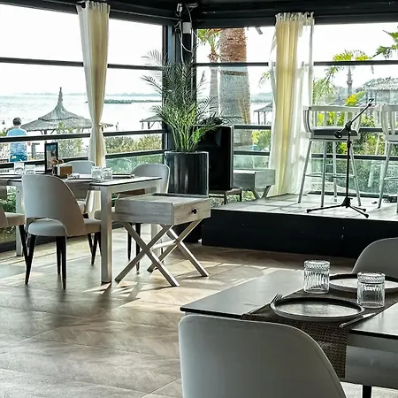 Apartment By The Sea E2 *